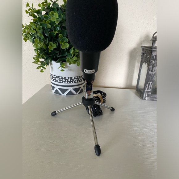 Fifine Technology USB Microphone K668 With Removable Stand - Picture 6 of 10